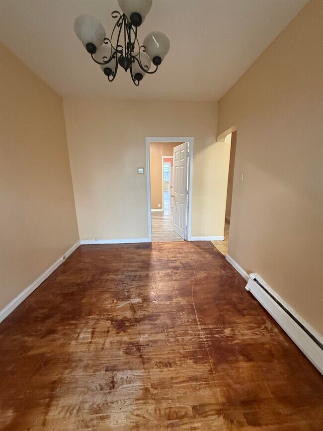 Building Photo - 290 Ege Ave