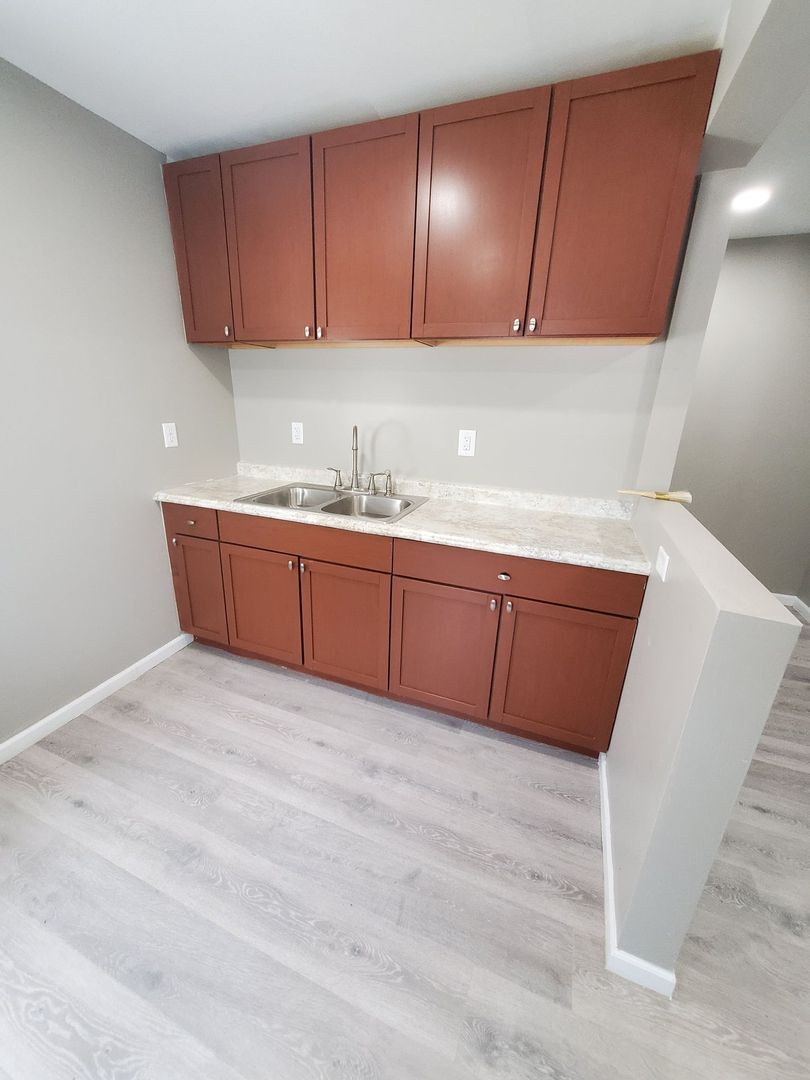 Building Photo - 1021 S 61st St