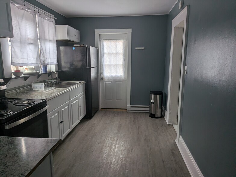 Building Photo - 66 Broad St