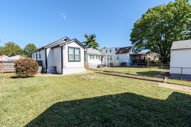 Building Photo - 6026 Scanlan Ave