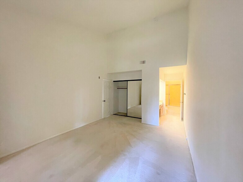 bedrooom - 8512 Tuscany Ave