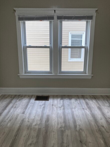 Building Photo - 1273 Fry Ave