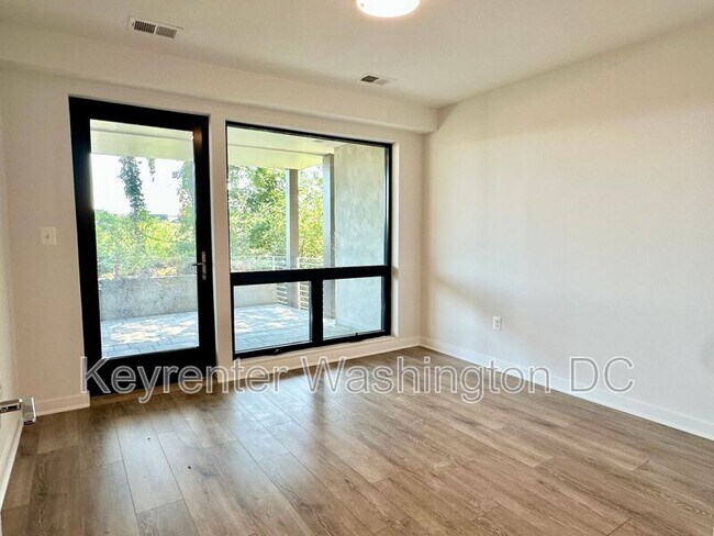 Building Photo - 1460 Belmont St NW