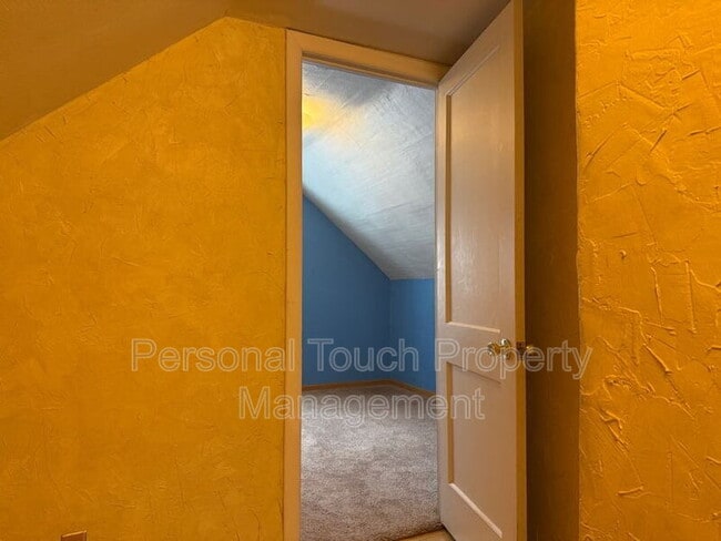 Building Photo - 57 N Terrace