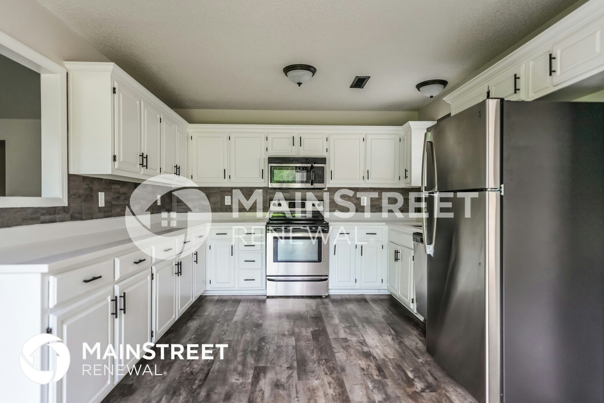 Building Photo - 820 SW Meadowood Dr