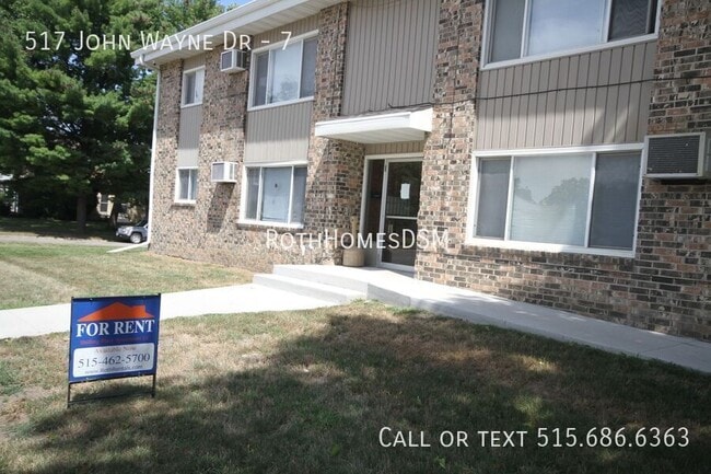 Primary Photo - 517 N John Wayne Dr