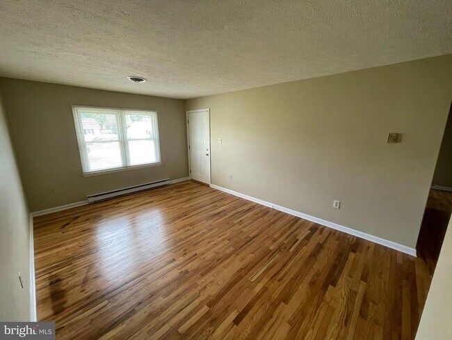 Primary Photo - 121 Longstreet Ave