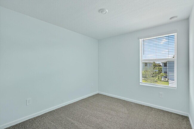 Building Photo - 483 Salisbury Cir