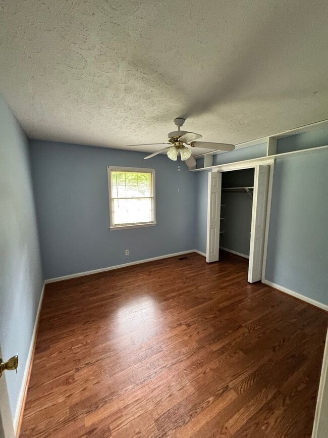Building Photo - 3018 Delano Pl