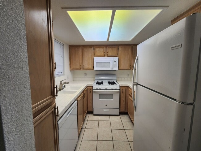 Building Photo - First-Floor Summerlin Condo with Unobstructed Park Views