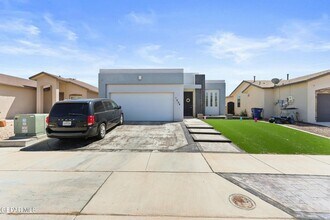 Building Photo - 1904 William Caples St