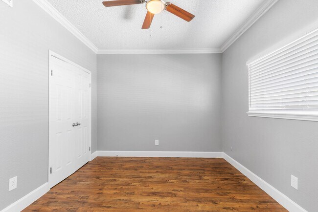 Building Photo - 14814 Perthshire Rd