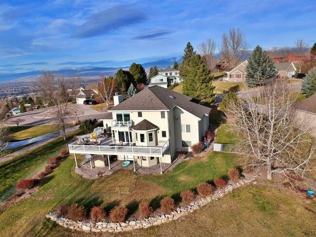 Primary Photo - Welcoming 5 bed 3.5 bath South Hills Home