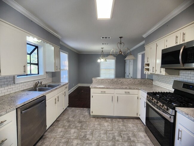 Building Photo - 215 E Washington St