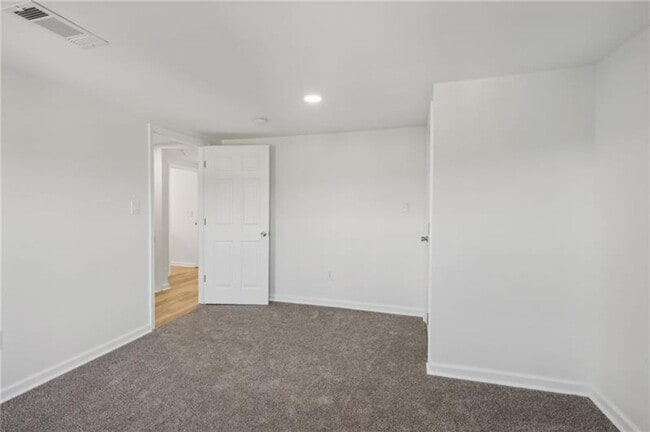 Building Photo - HOME FOR THE HOLIDAYS SPECIAL!-4 BEDROOM HOME IN FOX CHAPEL