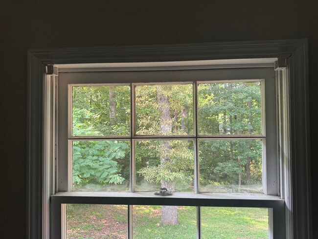 Building Photo - Room in House on Willowbrook Dr