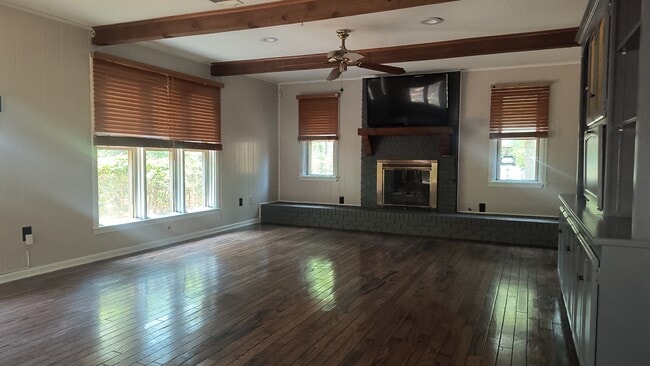 Building Photo - 2 Southern Pines Dr