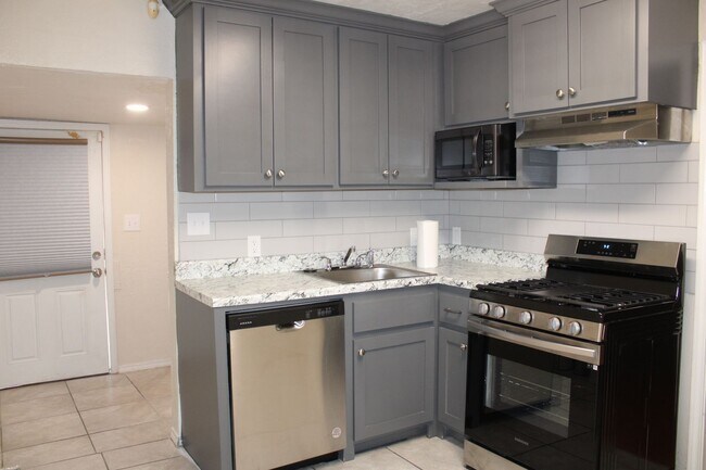 Building Photo - HOLIDAY SPECIAL-One Month FREE with 12 Mon...