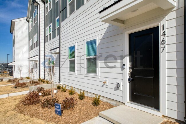 Building Photo - 1467 Hasse Ave