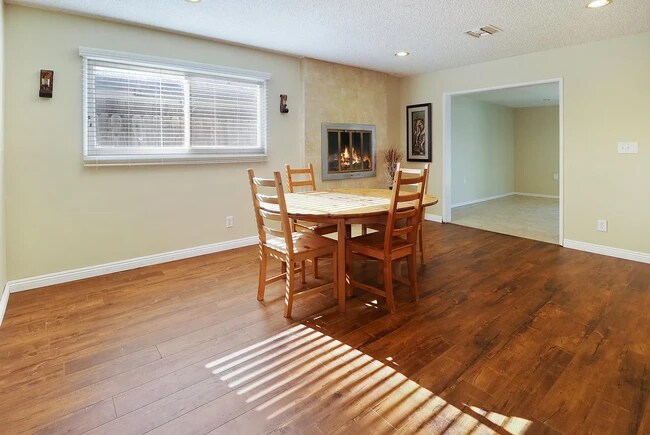 Dining Room - 23009 Vanowen St