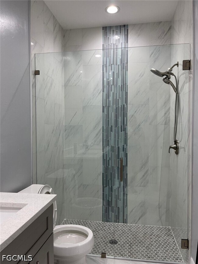 Building Photo - 132 SW 9th Ave