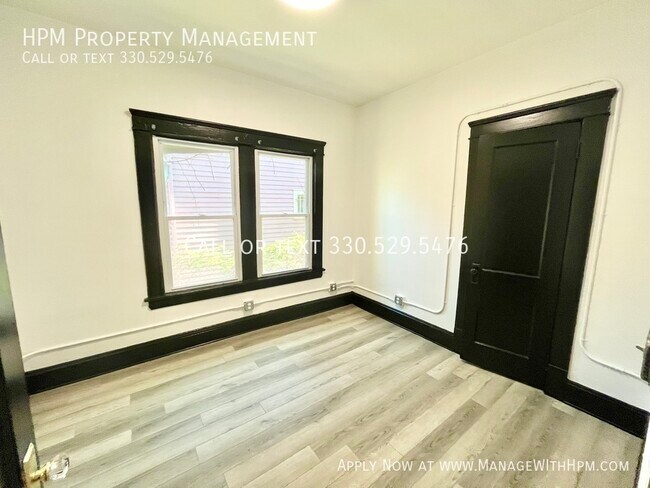 Building Photo - 1331 W 65th St