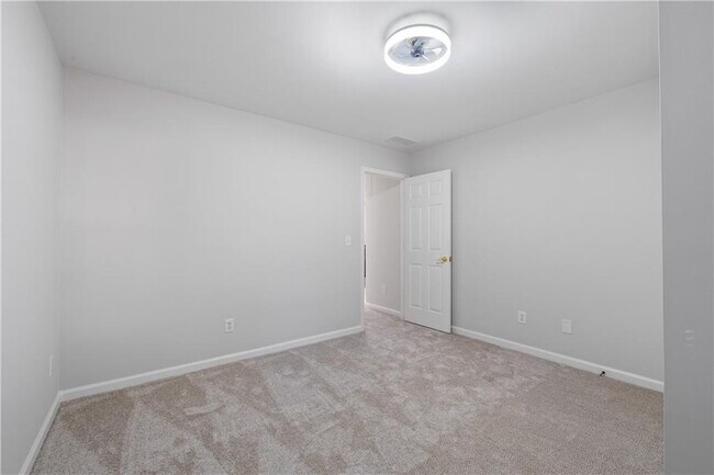 Building Photo - 2871 Belfaire Lake Dr