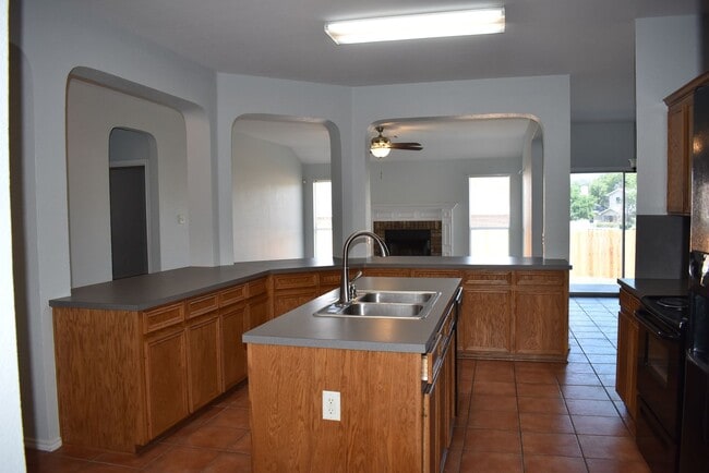 Building Photo - TWO LIVING ROOMS AND TWO DINING ROOMS! Sol...