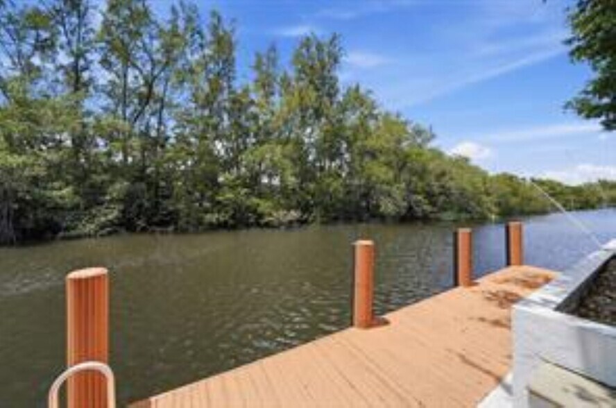 Building Photo - 1400 NE 57th St