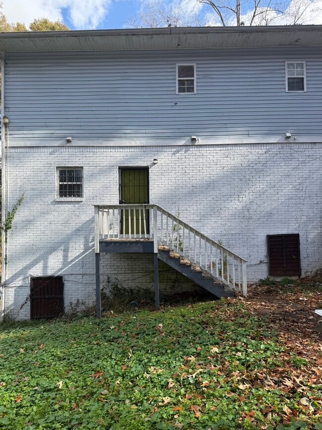 Building Photo - 2468 Spring St NW