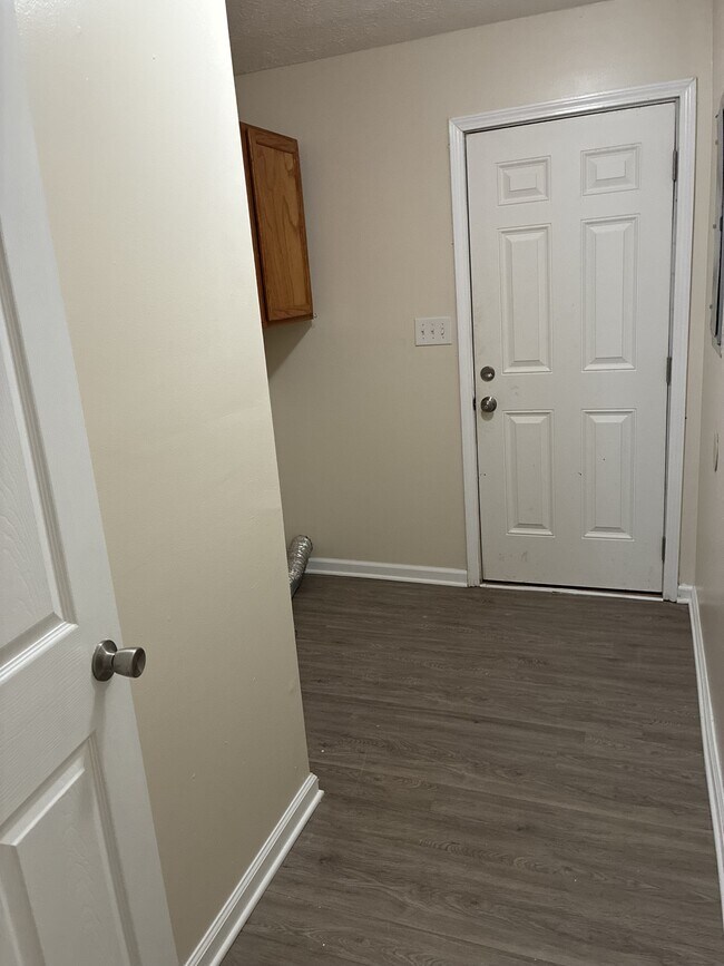 Building Photo - 6148 W Forrest St