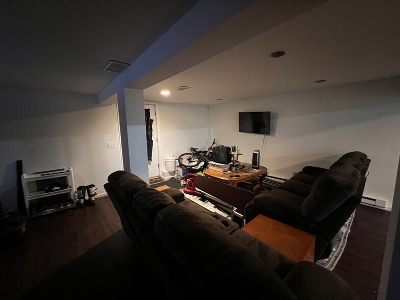 Building Photo - 3 Ikes Ln