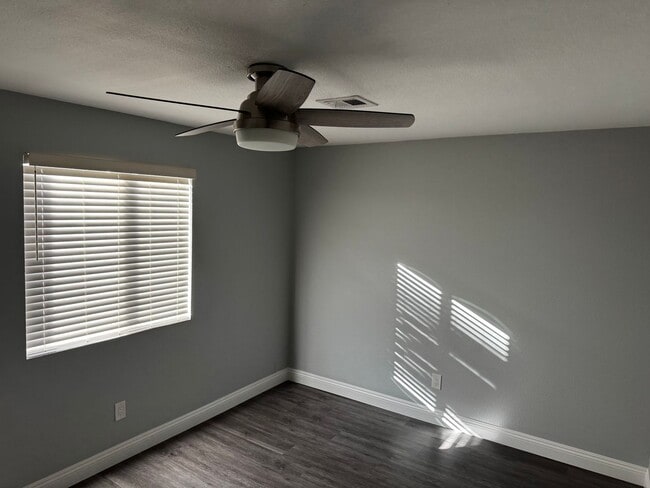 Building Photo - Downtown Single Story – Complete Remodel - Single Story - yr1942