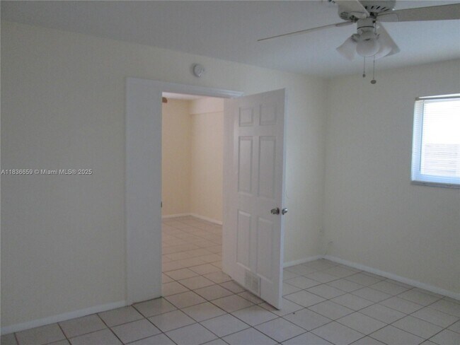 Building Photo - 4831 Bayview Dr