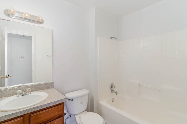 Building Photo - Comfort and Convenience of 3BD/2BA Duplex in Fort Worth!