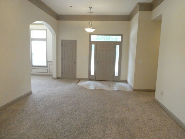 Building Photo - 3 Bedroom House in Mill Creek Manor