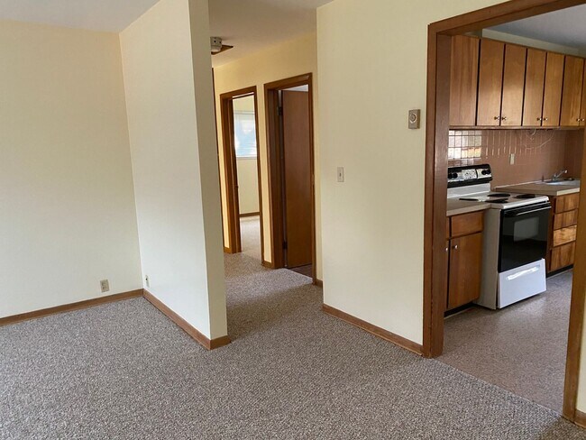 Building Photo - 2br/1bath duplex in Stevensville