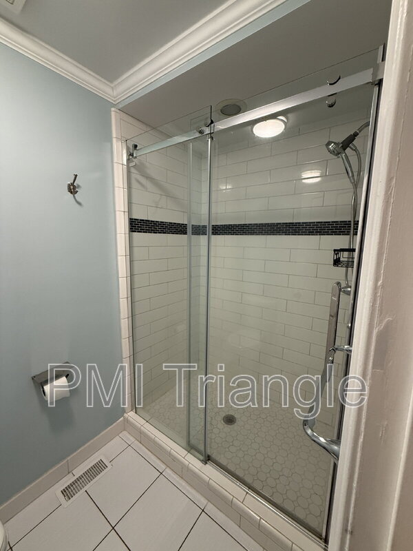 Building Photo - 4301 Ellinwood Dr
