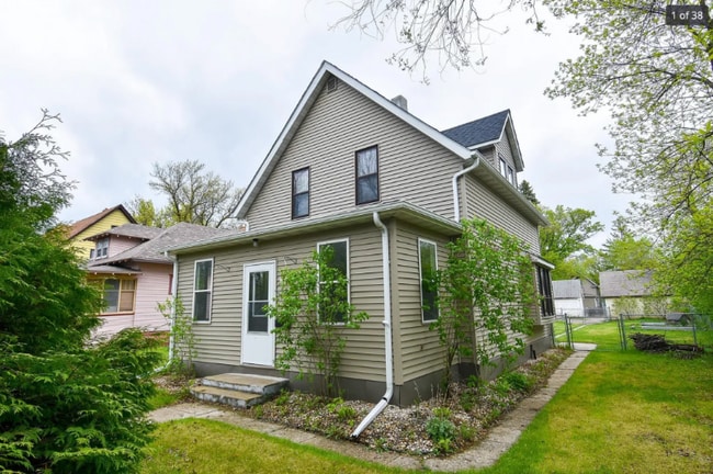 Building Photo - 716 Knight Ave N