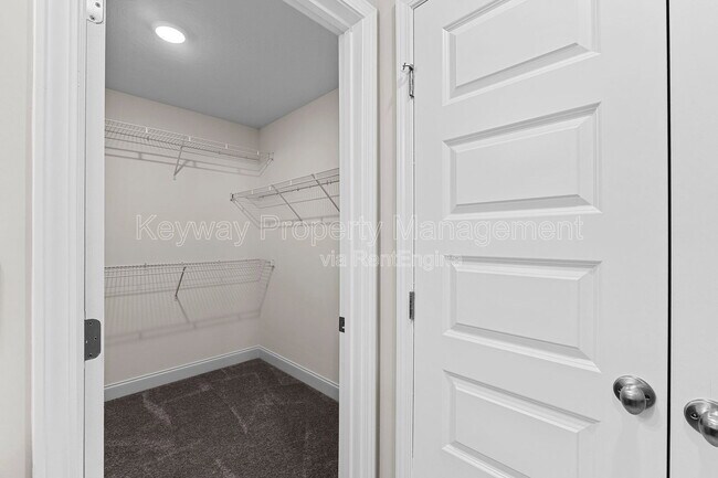 Building Photo - 3125 Venetian Dr