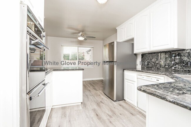 Building Photo - Beautiful 3 Bedroom Fullerton Home with Pool