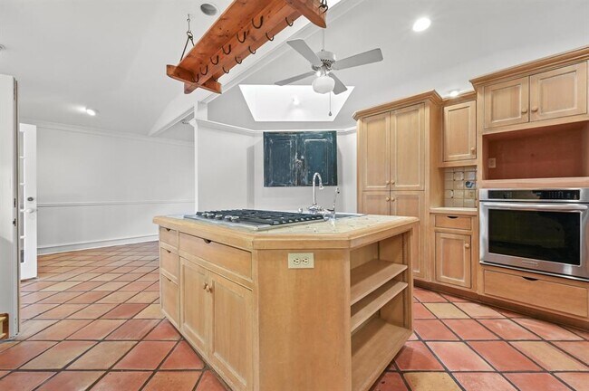 Building Photo - 2807 Hatley Dr