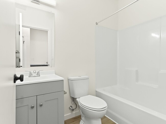 Building Photo - Vancouver Townhouses - Get 1 Month Free!