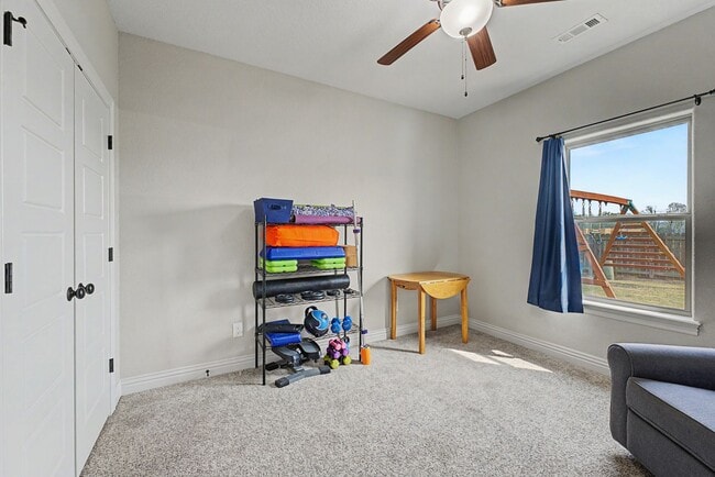 Building Photo - 4 bedroom 2 bath Praire Grove Home! Upgrades Galore!