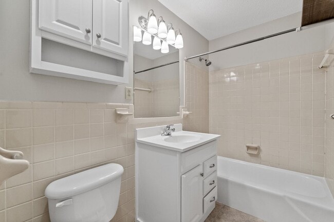 Building Photo - Modern Comfort in the Heart of West Knoxville