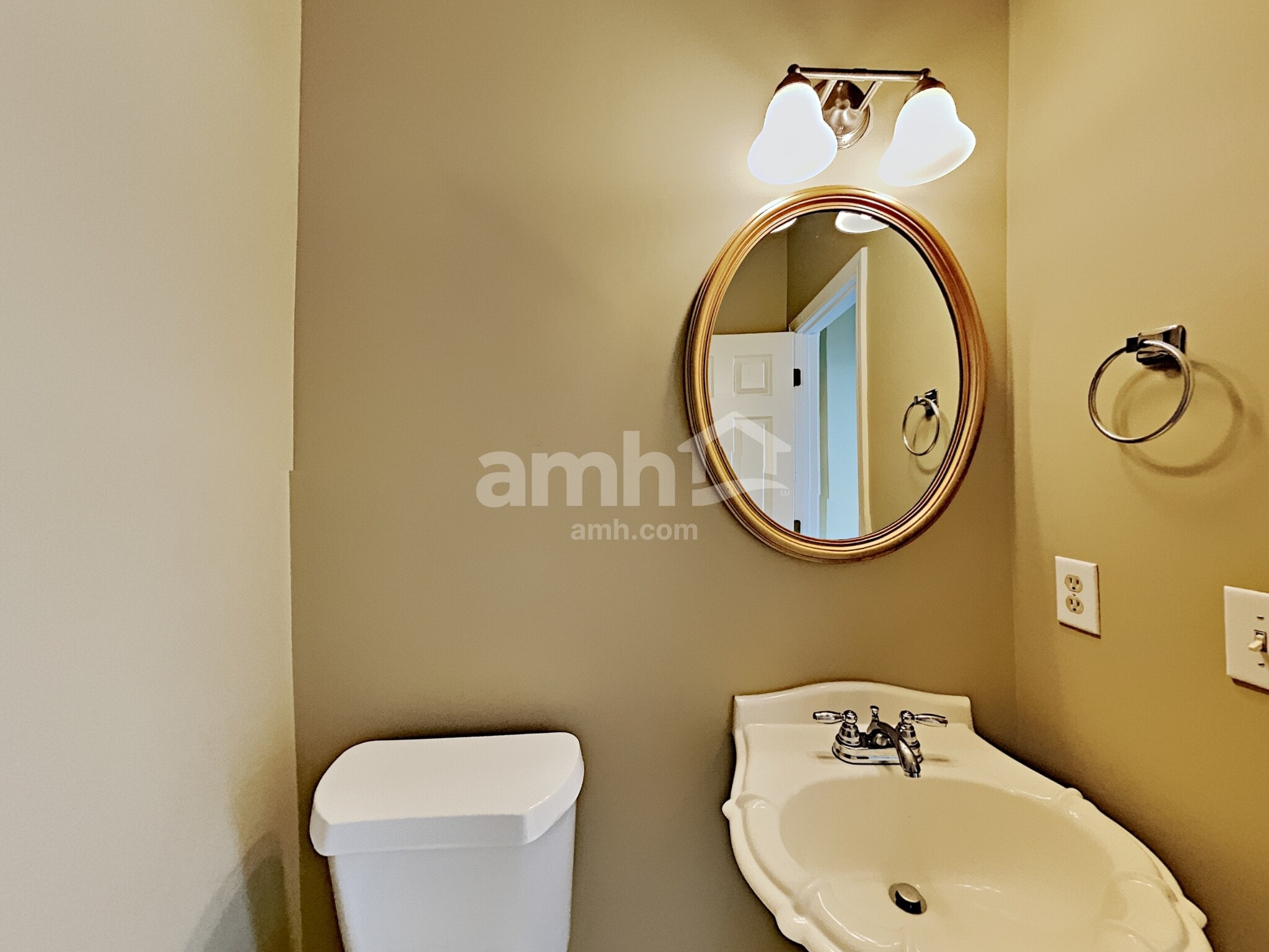 Building Photo - 1454 Chamirey Dr SW