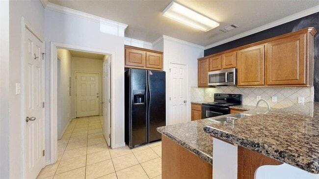 Building Photo - 332 Forest Dr Loop