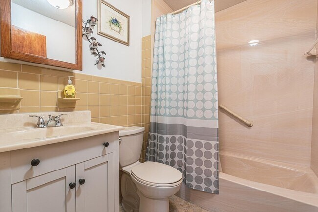 Building Photo - 141 Pierce St