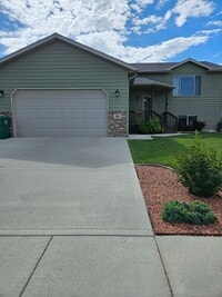 Building Photo - 4 BED | 3 BATH | SPLIT-FOYER HOME | DOUBLE...