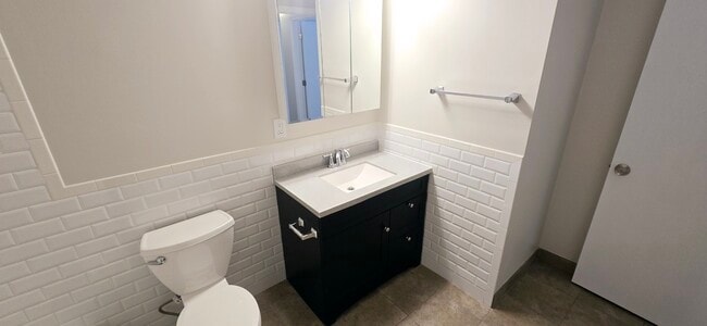 Building Photo - 318 W Naperville Rd